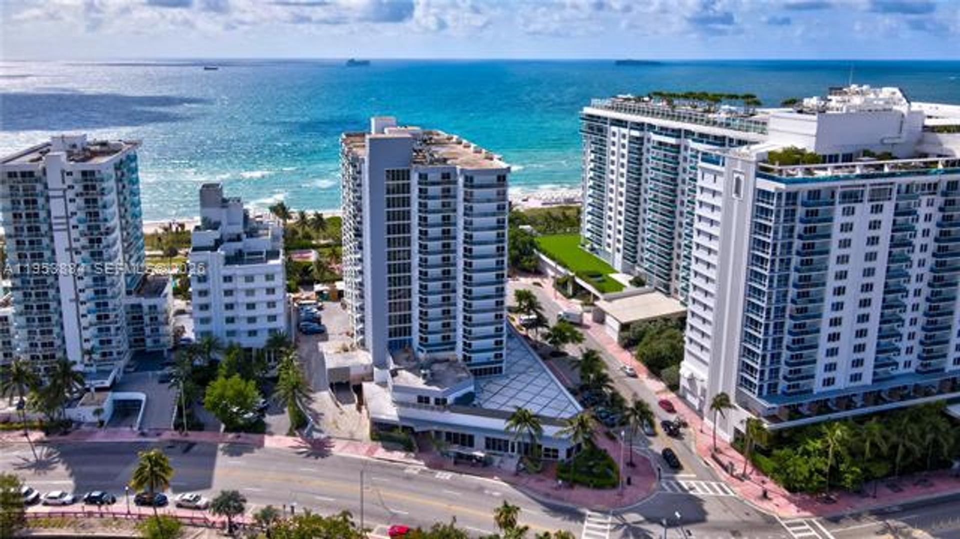 MIAMI BEACH Apartment: 2401 Collins Ave appt 908