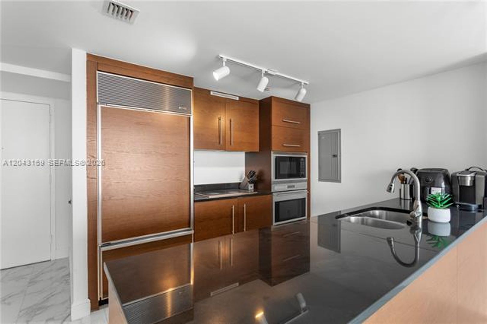 Miami Condo: 465 Brickell Ave cu-5505