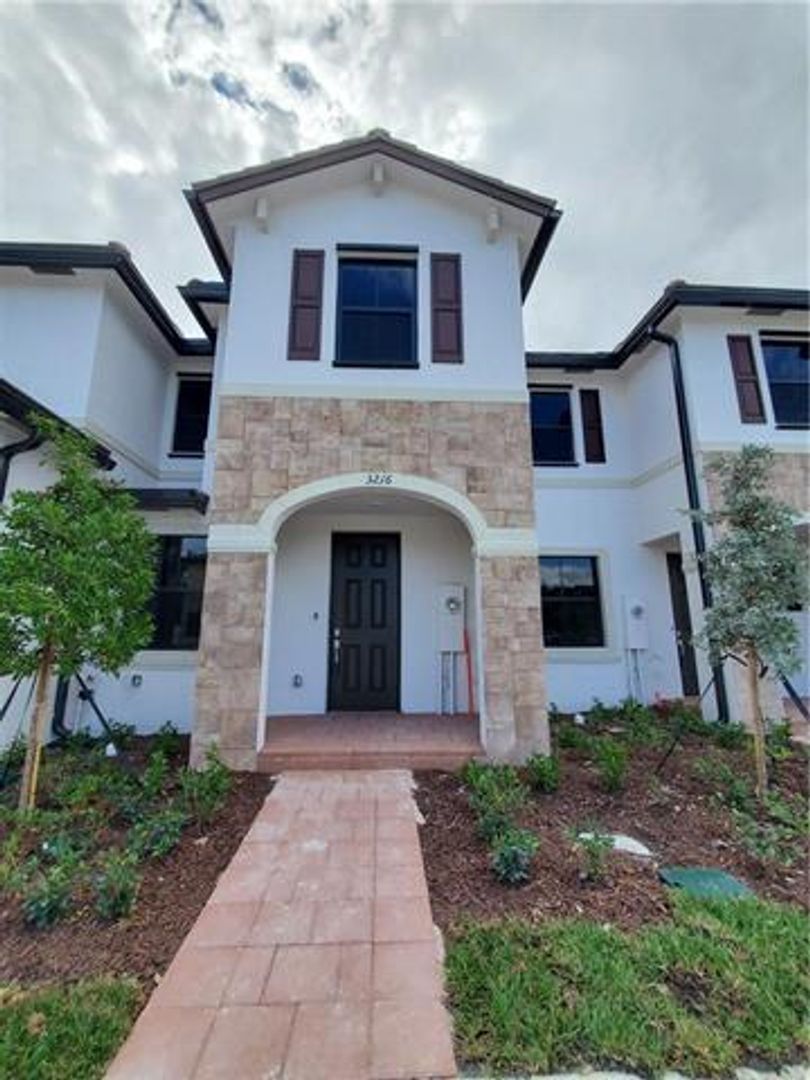 Hialeah Townhome: 3216 W 114th Ter