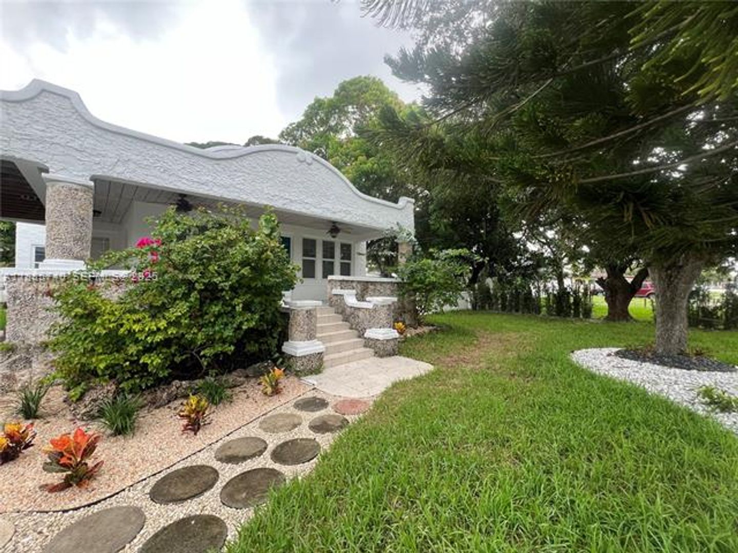 HALLANDALE BEACH House: 130 SW 1st Ave # 0