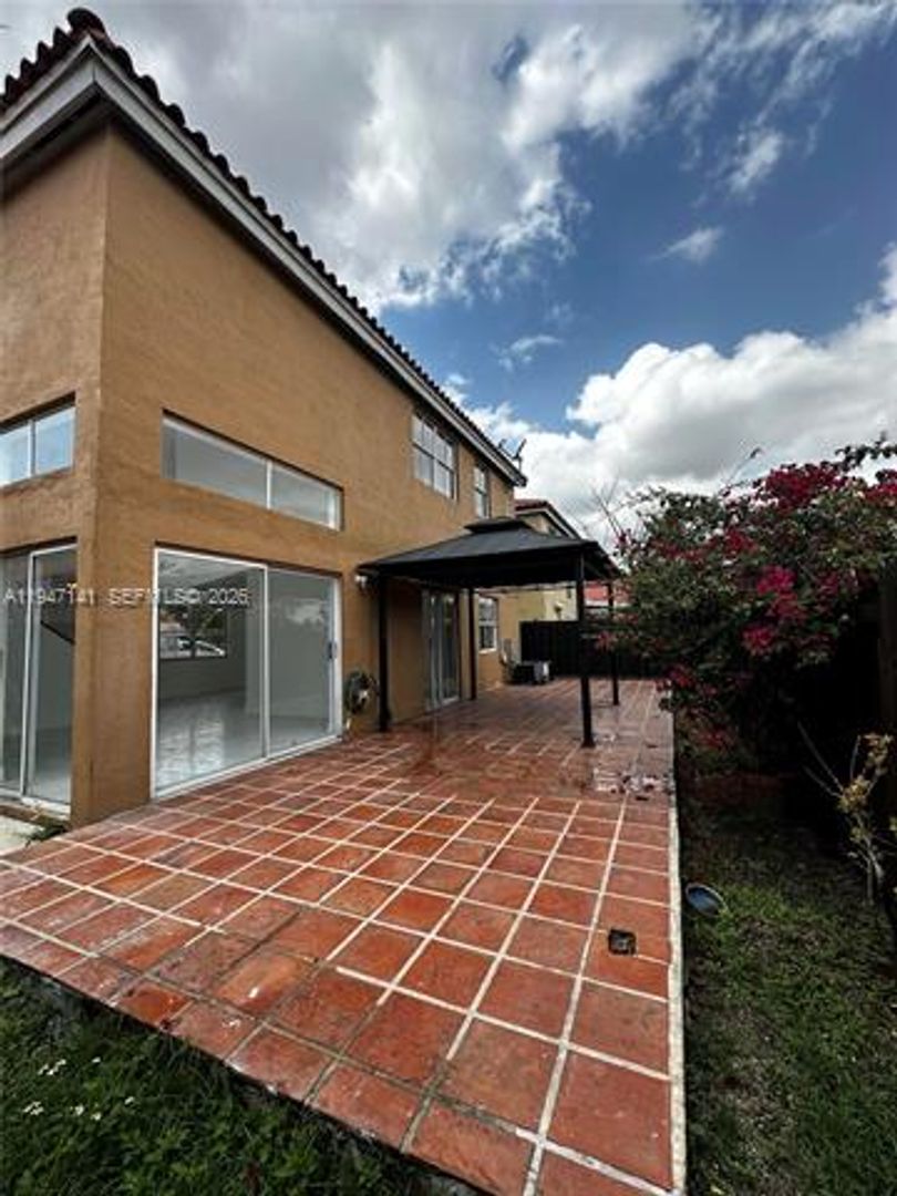 MIAMI House: 8417 NW 1st Ter # 0