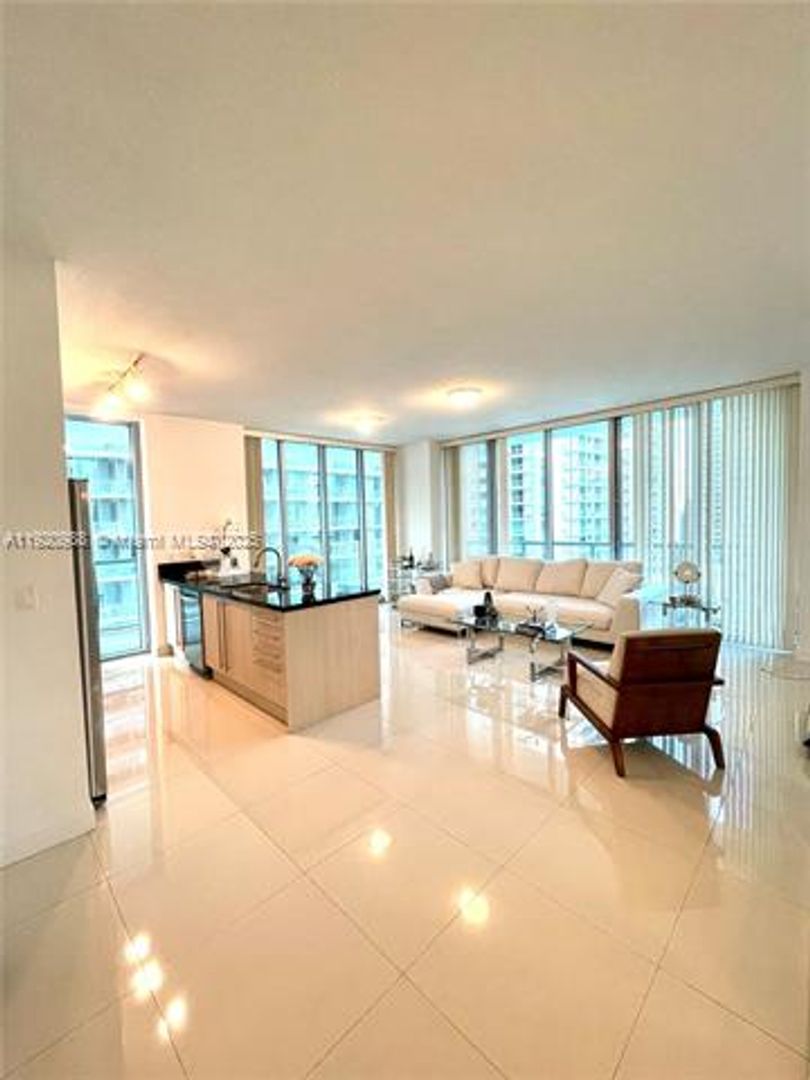 MIAMI Apartment: 79 SW 12th St unit 2407-S