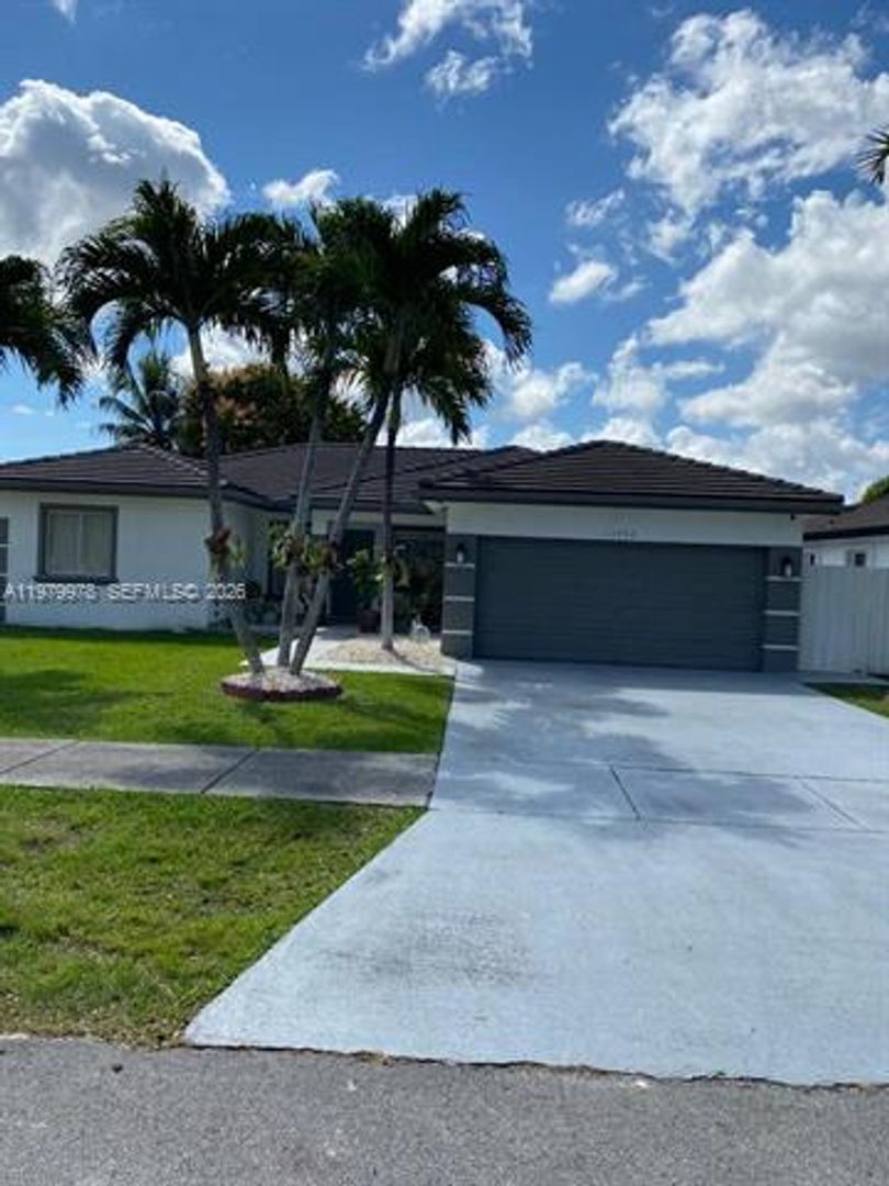 MIAMI House: 12792 SW 209th St # 12792