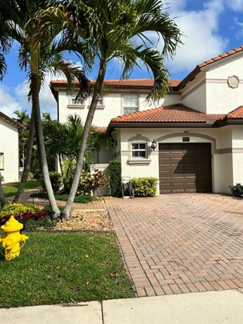 COOPER CITY Townhome: 9715 Darlington Place Pl th 9715