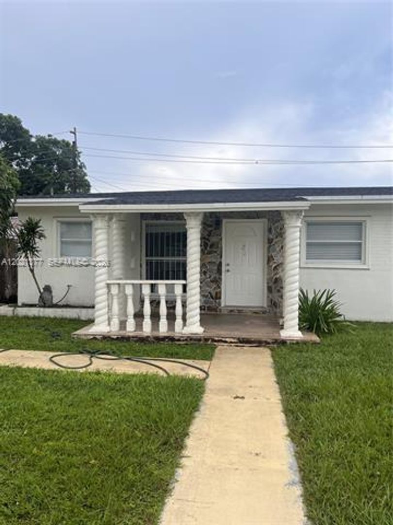 MIAMI GARDENS House: 17175 NW 41st Ave