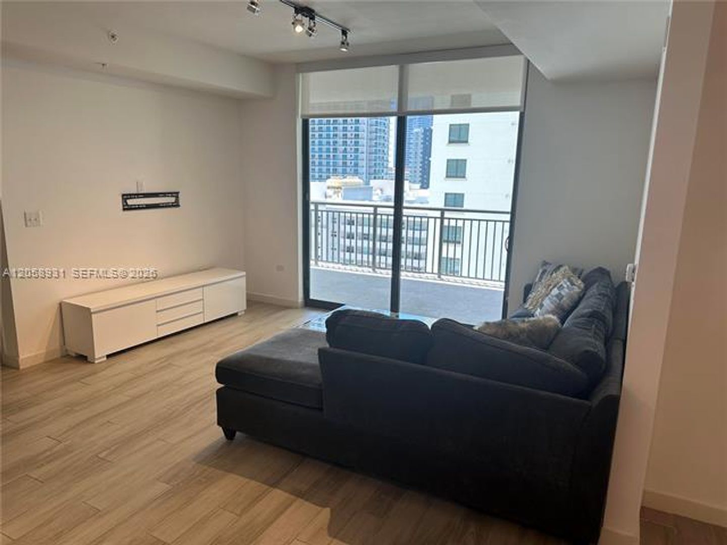 Miami Condo: 999 SW 1st Ave cu-1716