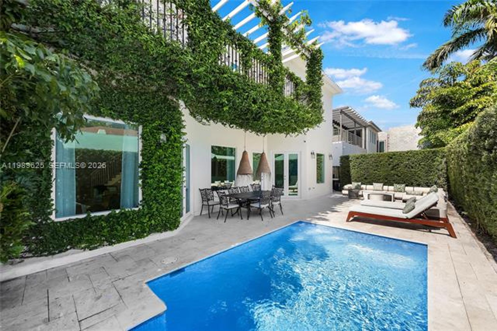 MIAMI House: 1898 S Miami Ave