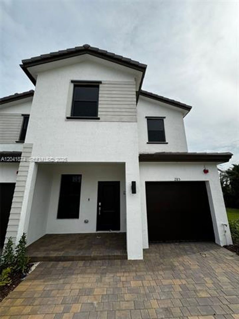 Pembroke Pines Townhome: 285 SW 159th Ln th 285