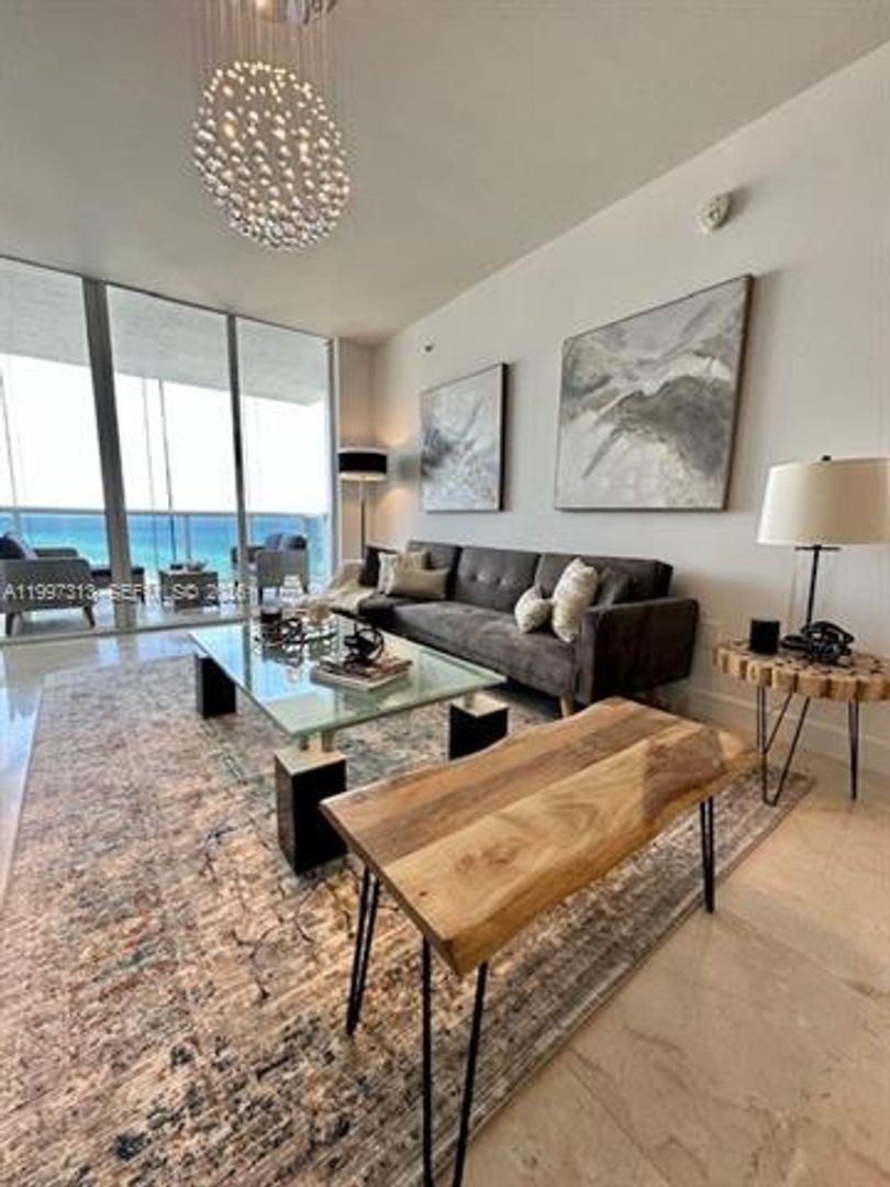 SUNNY ISLES BEACH Apartment: 18201 Collins Ave # 1602