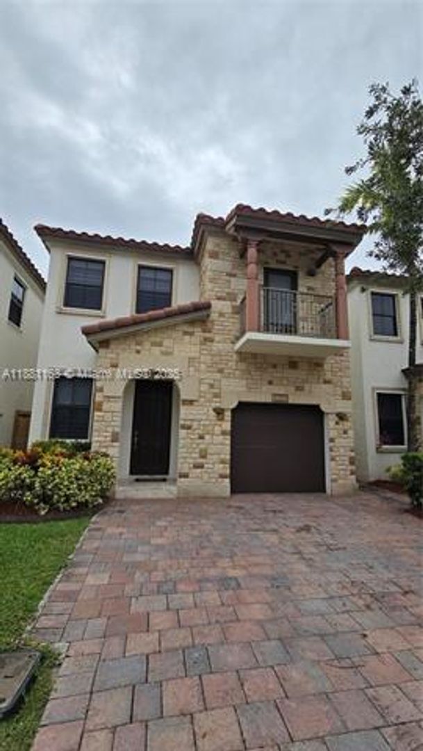 DORAL House: 10320 NW 70th Ter #0