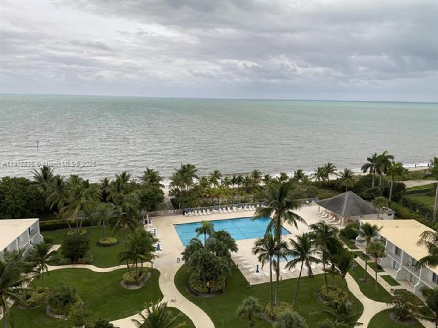 KEY BISCAYNE Apartment: 881 Ocean Dr unit L3
