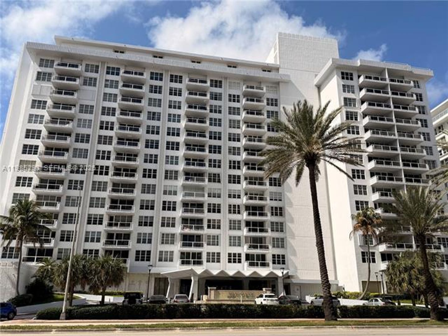 MIAMI BEACH Apartment: 5700 Collins Ave appt 11A