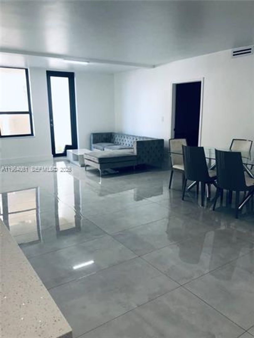 BAL HARBOUR Apartment: 10185 Collins Ave appt 209