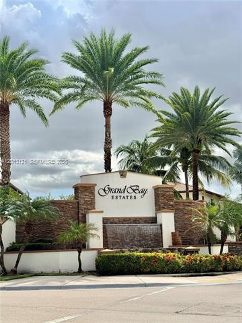 Doral House: 8640 NW 101st Pl