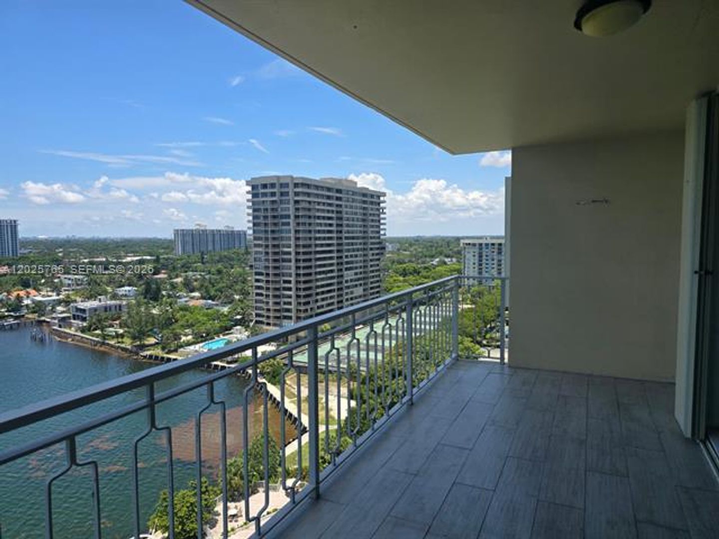 Miami Condo: 11111 Biscayne Blvd # 17D