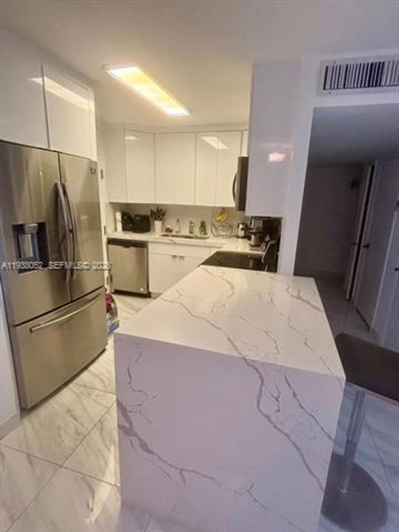 BAY HARBOR ISLANDS Apartment: 10101 E Bay Harbor Dr unit 309