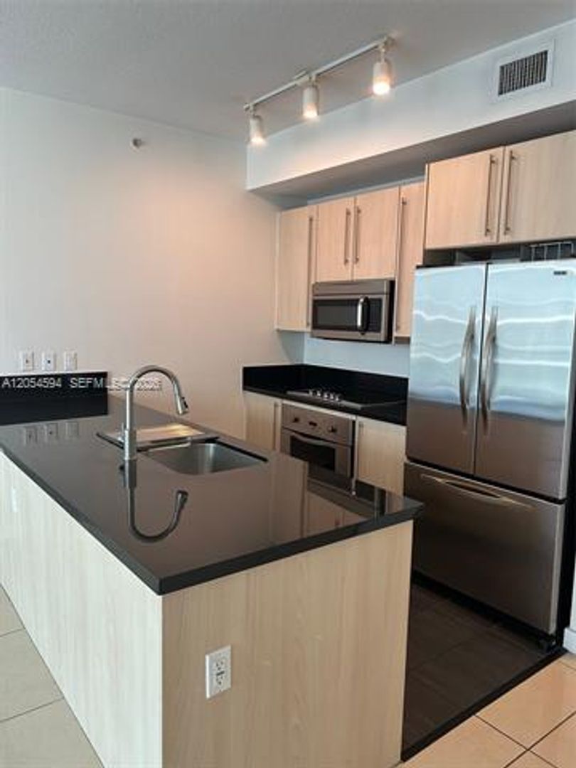 Miami Condo: 1111 SW 1st Ave cu-3816