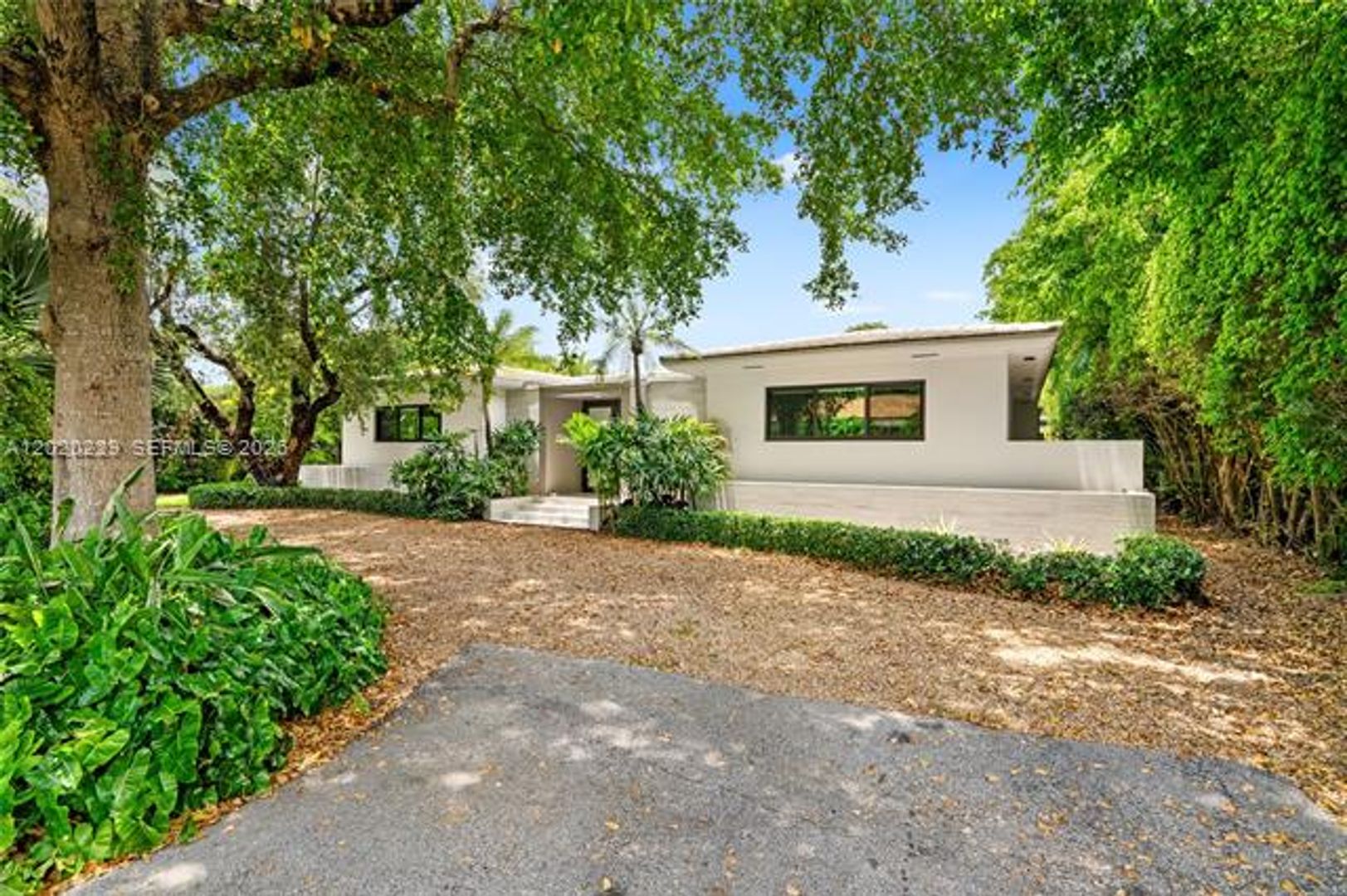 Miami Beach House: 112 E 1st Ct