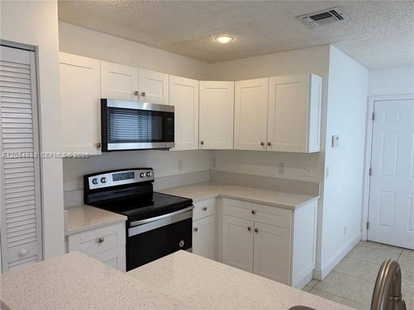 Davie House: 9020 N Lake Park Cir N # 9020