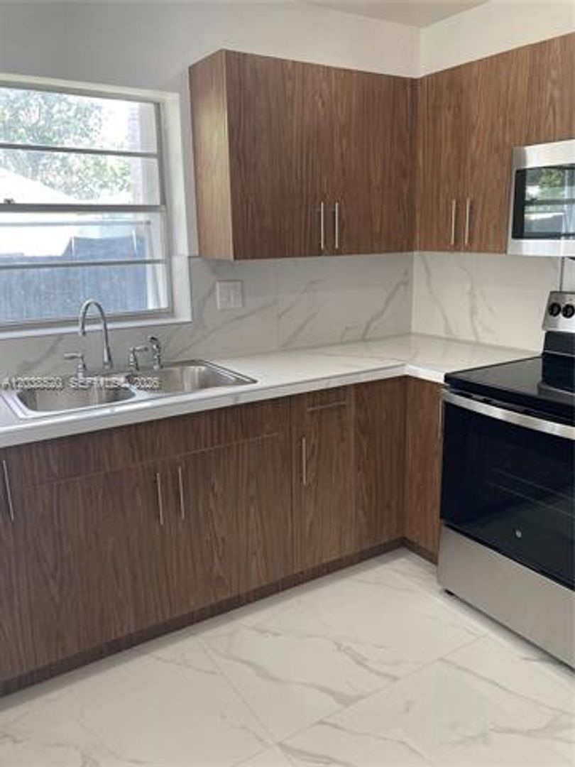 Cutler Bay House: 18765 SW 100th Ave # 0