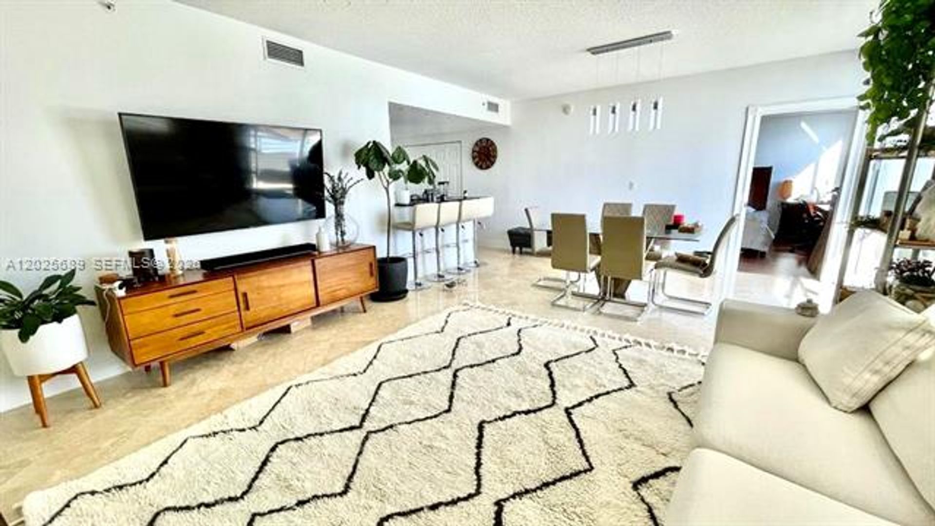 Aventura Condo: 18800 NE 29th Ave # 818