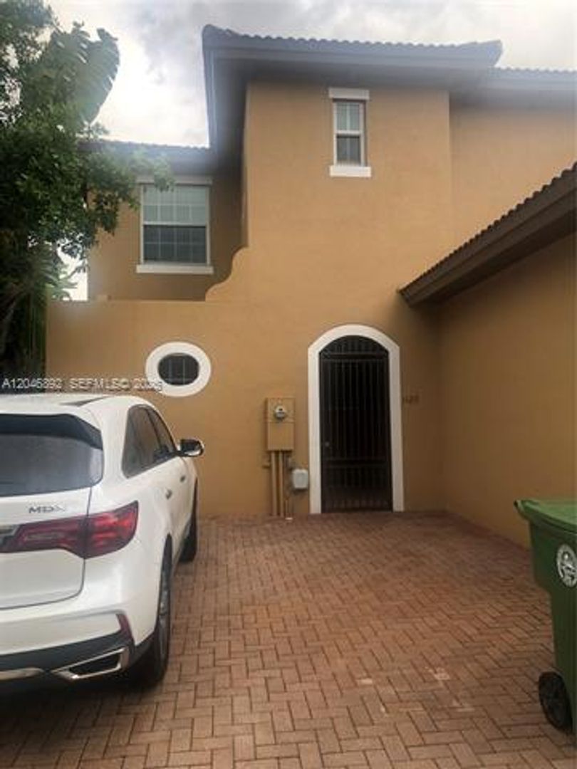 Pembroke Pines Townhome: 1129 SW 147th Ter th 1129