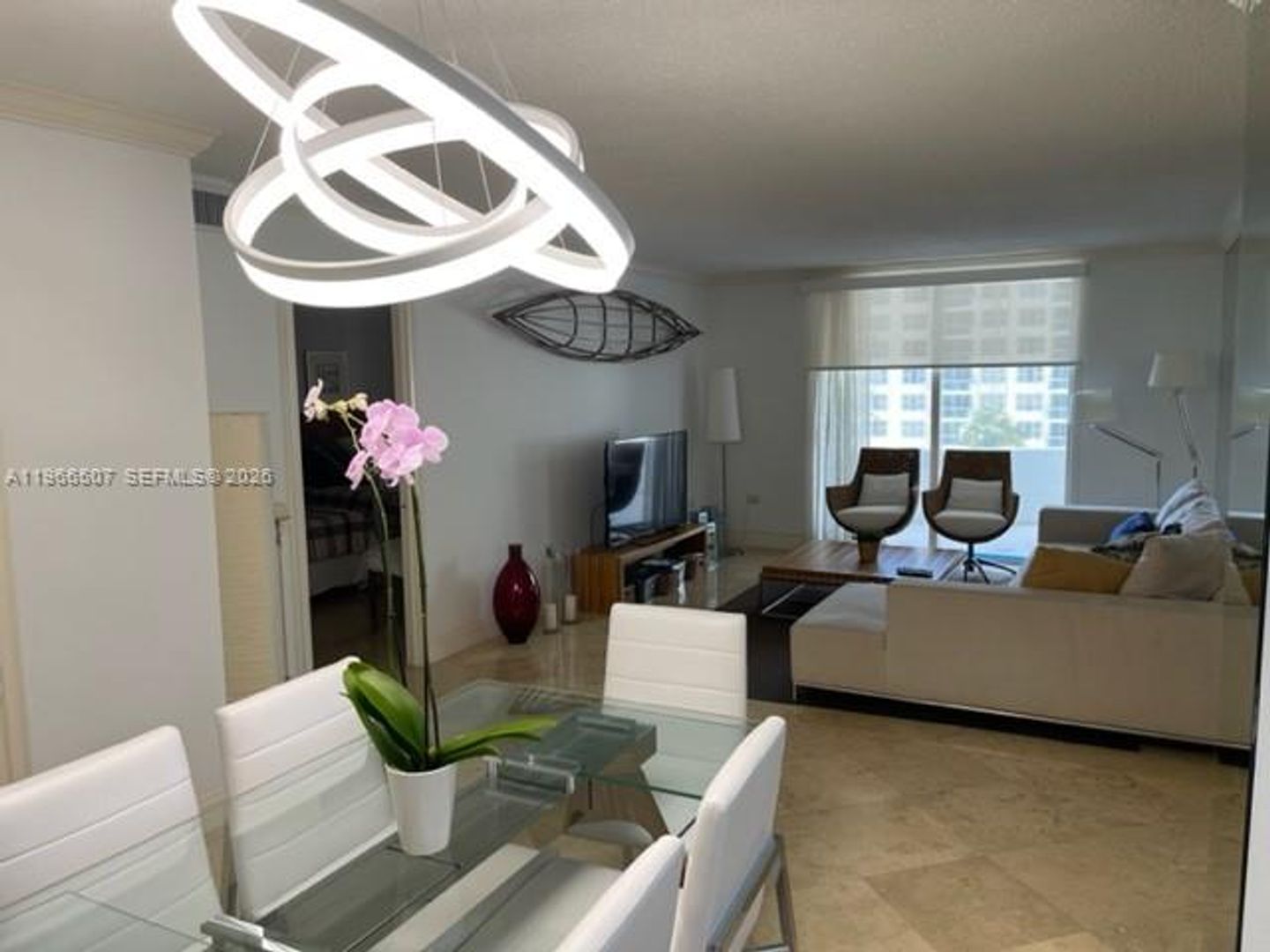 Miami Beach Condo: 5555 Collins Ave cu-7Z