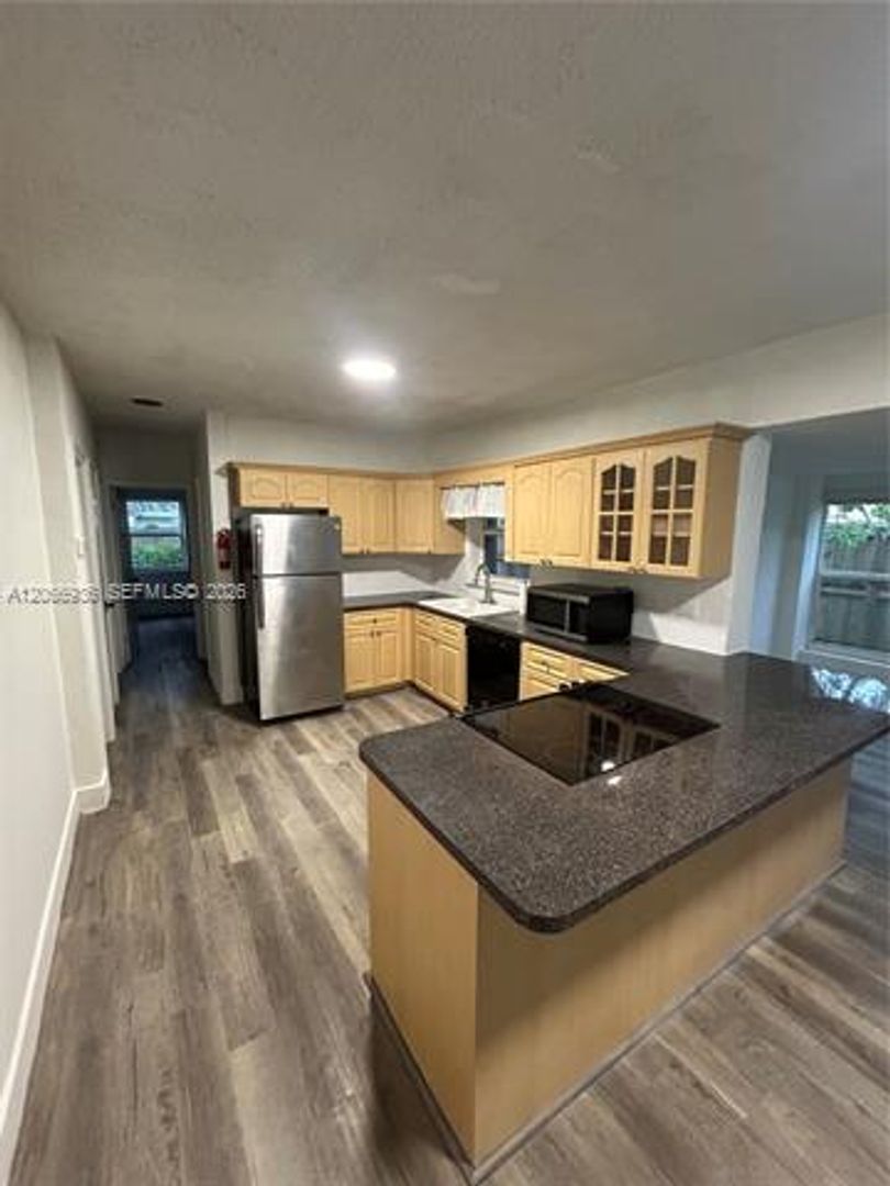 North Miami Beach House: 1482 NE 175th St # 1482