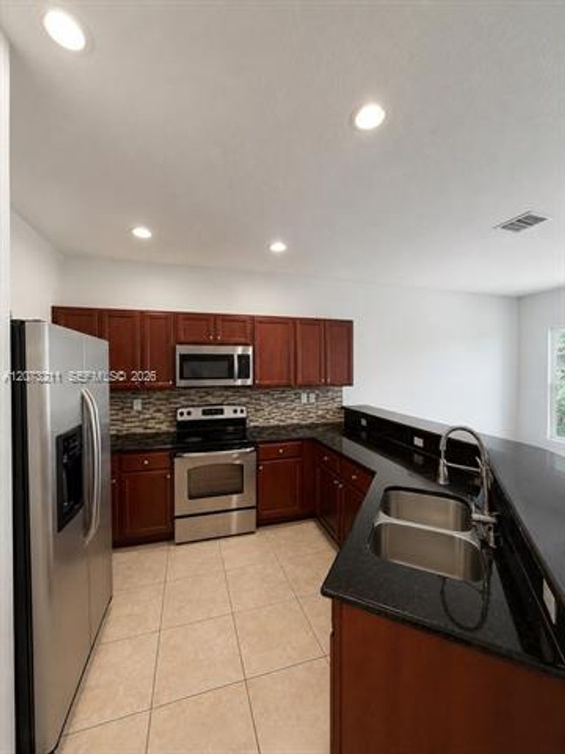 Miami Townhome: 14701 SW 22nd Ter th 14701