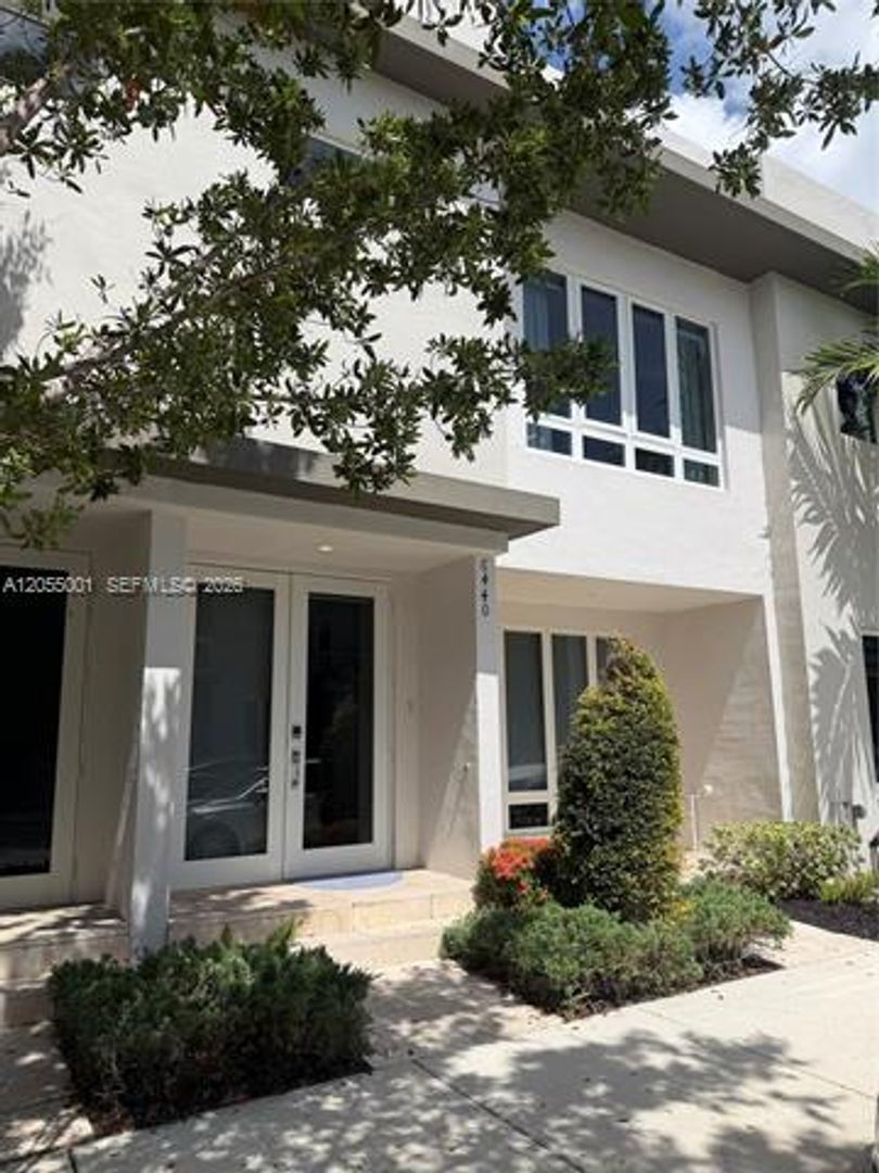 Doral Townhome: 6440 NW 103rd Psge th 6440