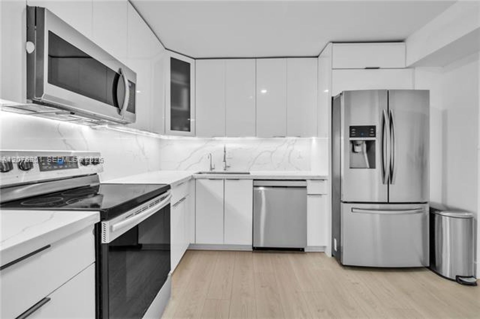 Hollywood Condo: 2401 S Ocean Dr cu-507