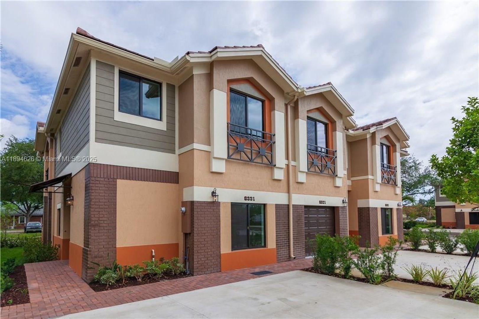 DAVIE House: 6301 S STATION SQ