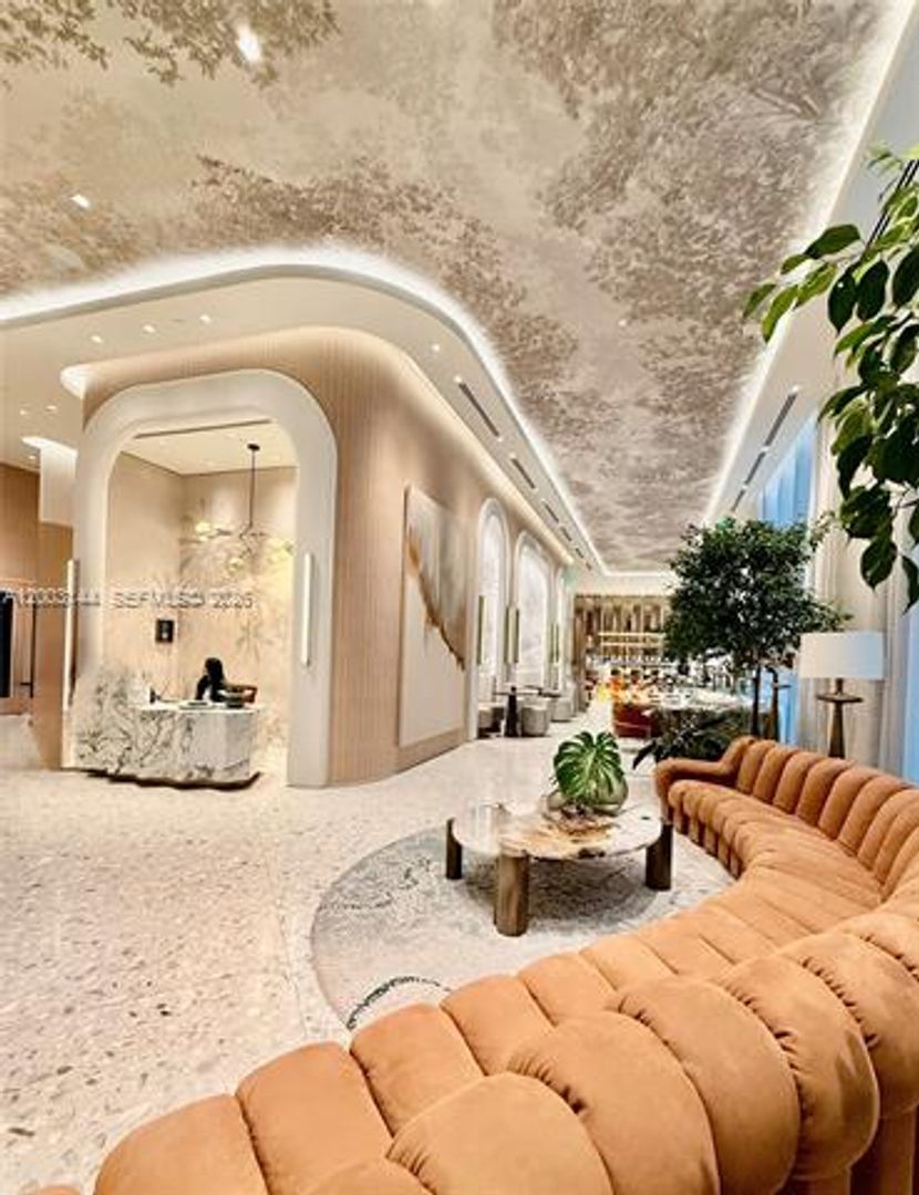 MIAMI Apartment: 77 SE 5th St # 2305