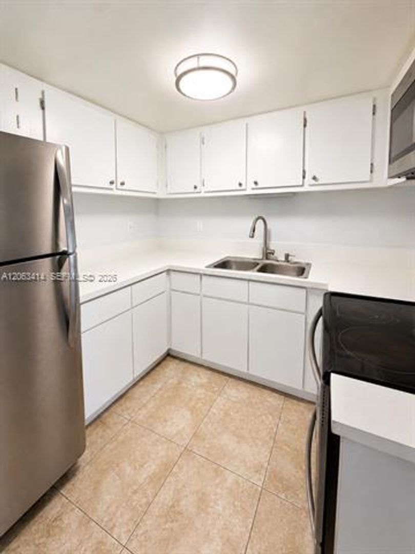 Miami House: 5780 SW 61st St cu-5782