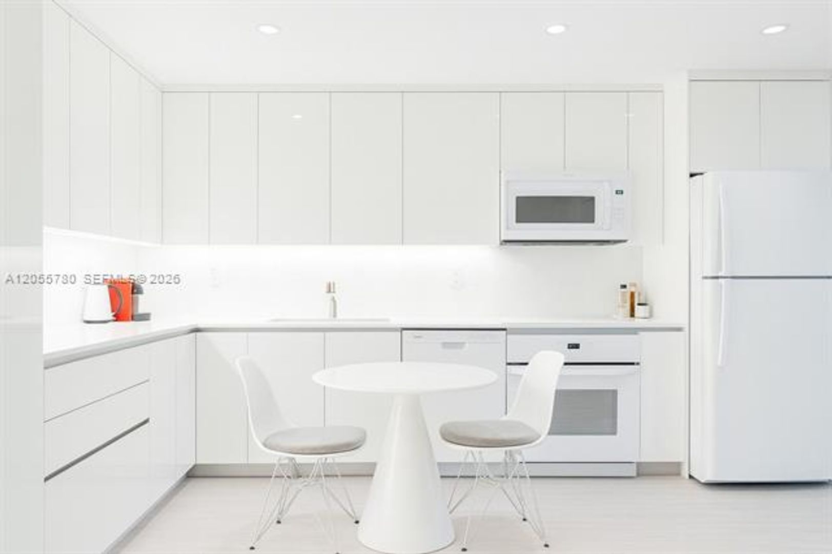 Miami Beach Condo: 2301 Collins Ave cu-636