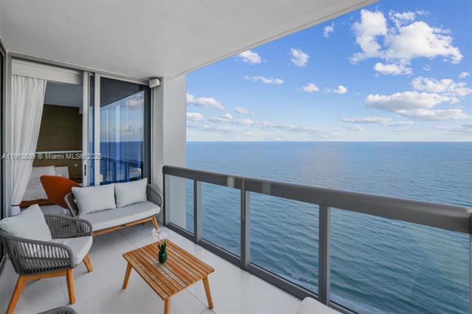 MIAMI BEACH Apartment: 6899 Collins Ave appt 2208