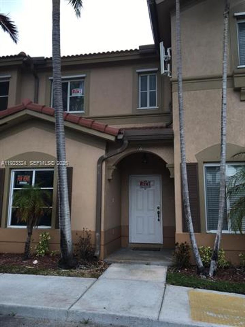 DORAL Townhome: 10803 NW 83rd St th 6-1