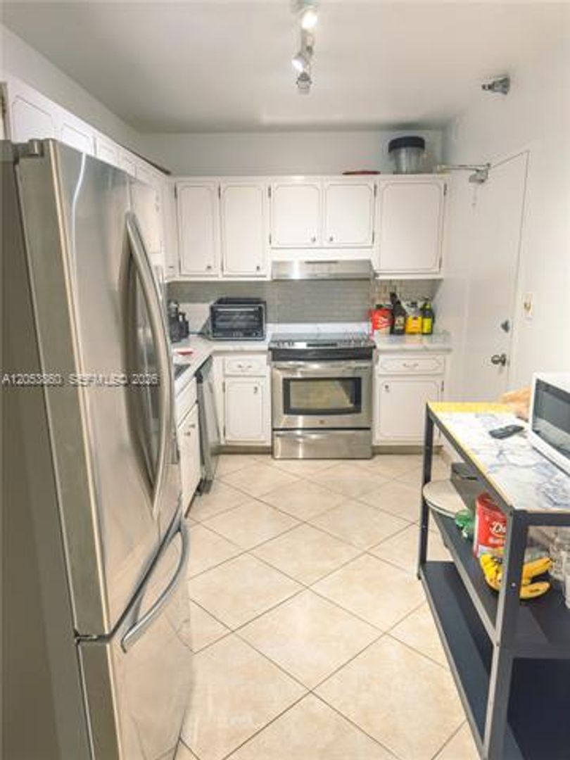 Bal Harbour Condo: 10185 Collins Ave cu-202