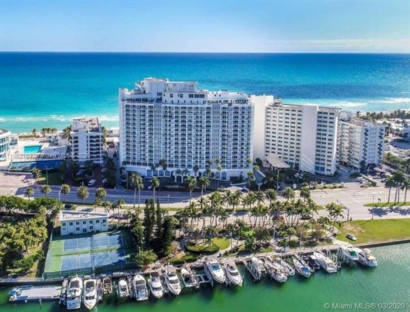 MIAMI BEACH Apartment: 5401 Collins Ave appt 131