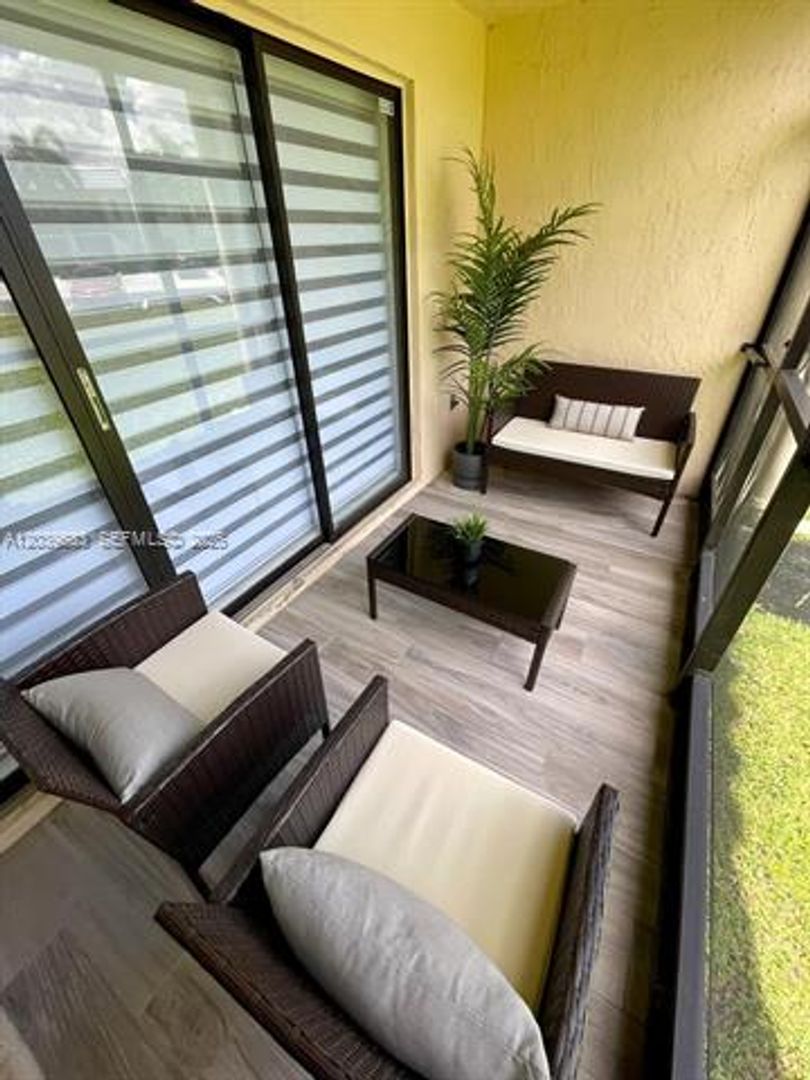 Weston Condo: 16461 Blatt Blvd #103