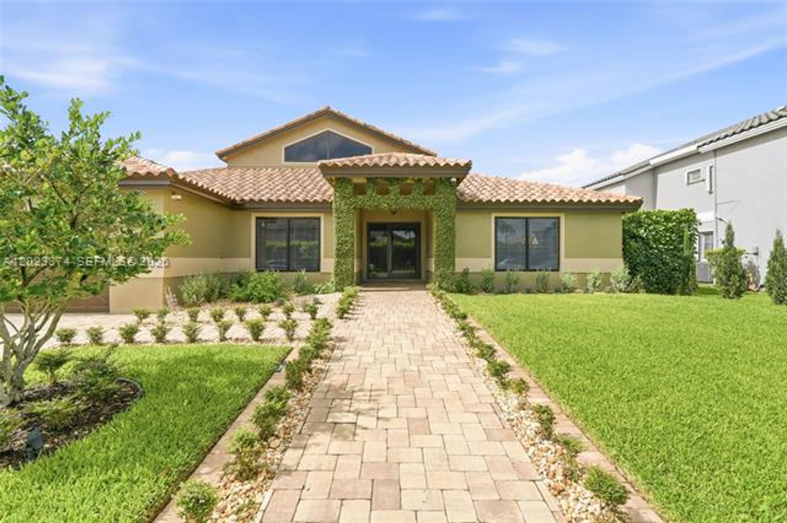 Pembroke Pines House: 19920 NW 9th Dr