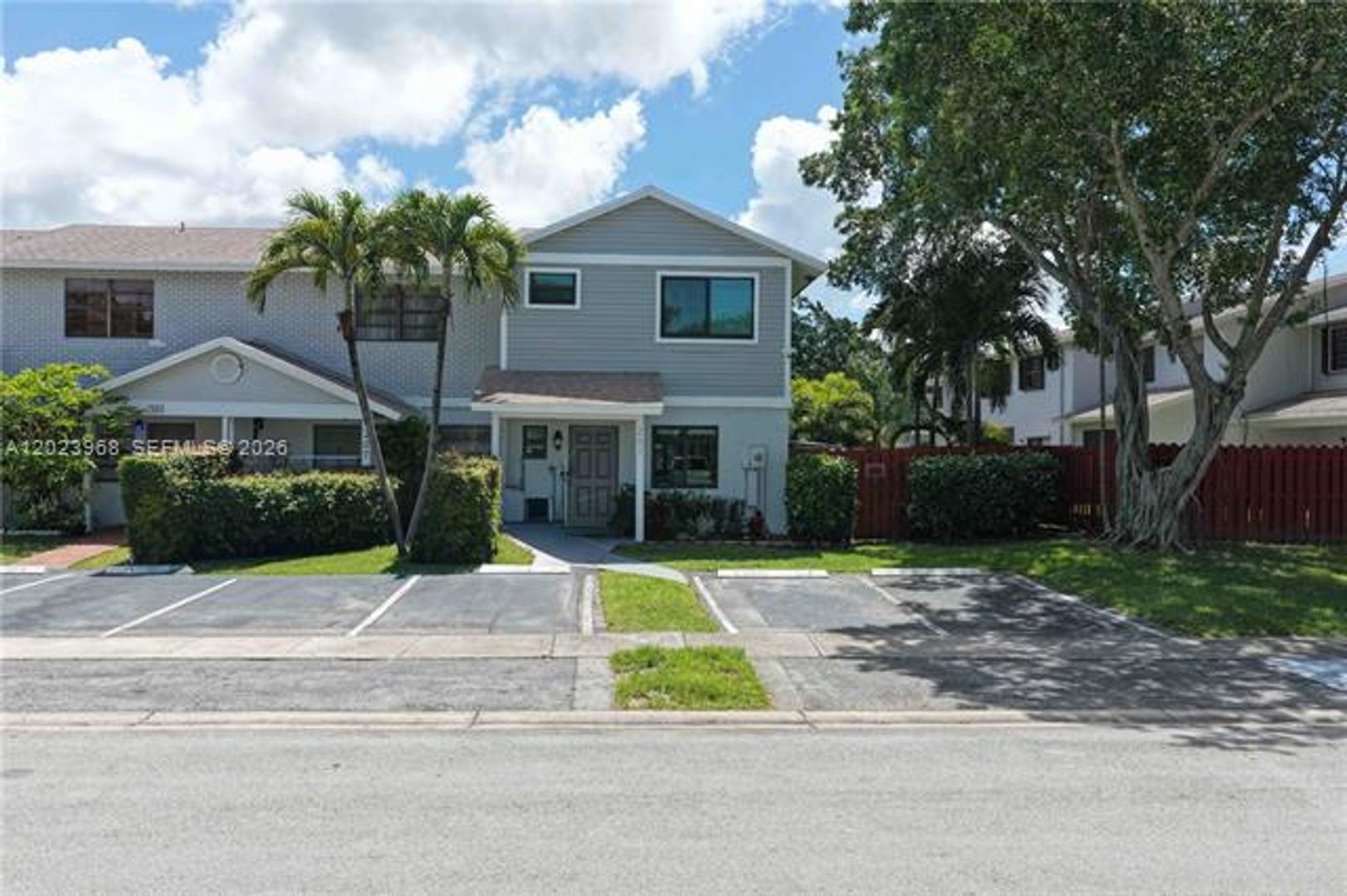 Pembroke Pines Townhome: 201 NW 106th Ter
