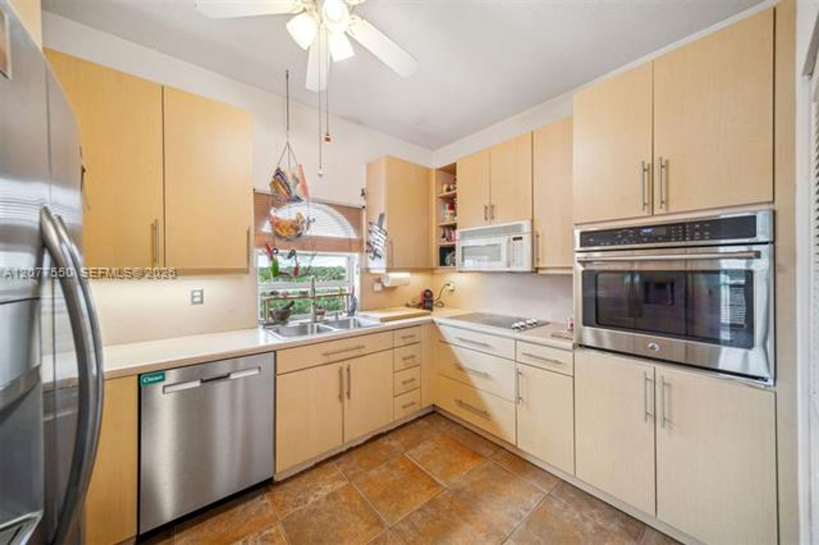 Surfside Condo: 9008 Collins Ave cu-402