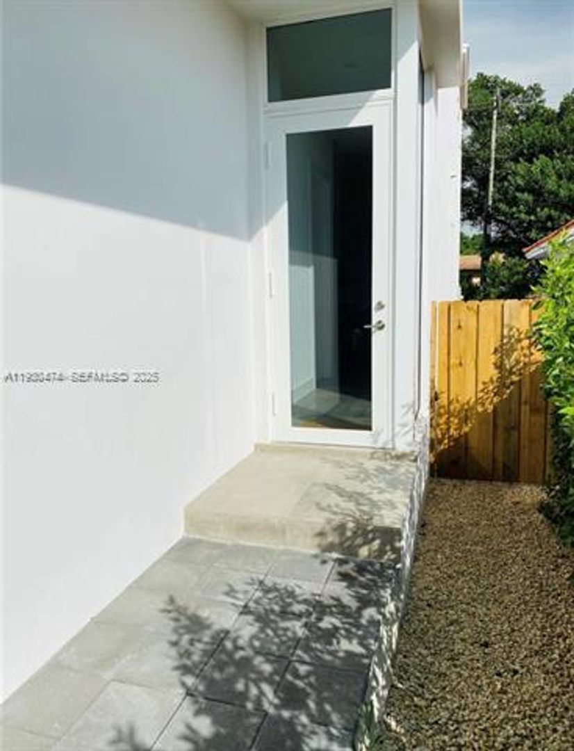MIAMI Townhome: 3653 SW 25th St TH 3653