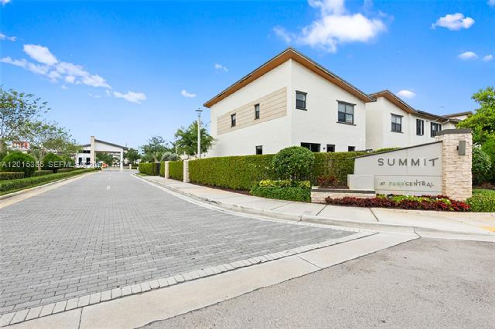 Doral House: 10597 NW 81 Terrace th 10597