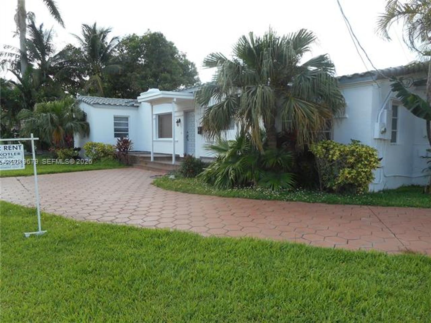 Surfside House: 420 88th St