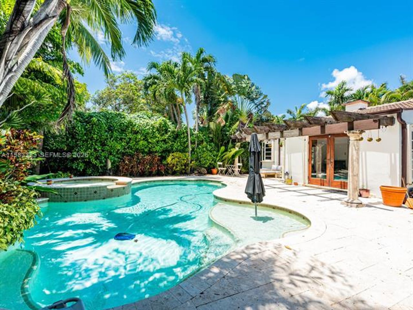 SURFSIDE House: 8927 Hawthorne Ave