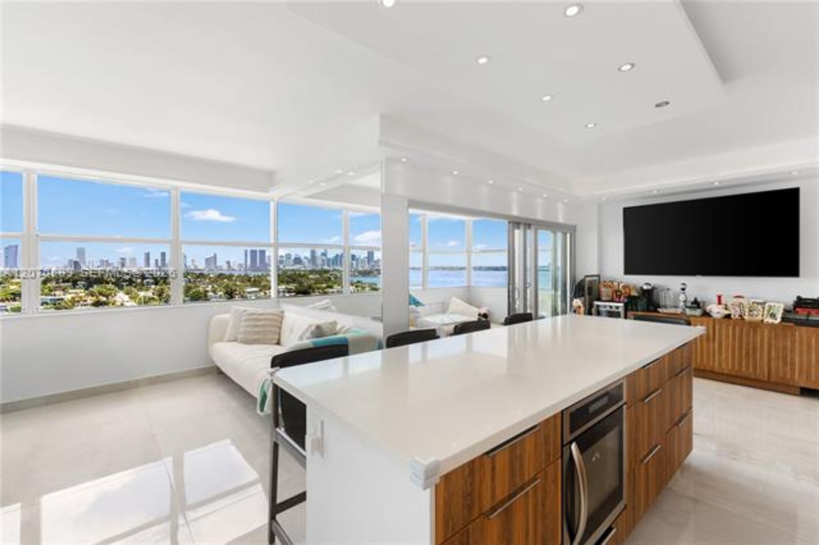 Miami Beach Condo: 3 Island Ave cu-14D