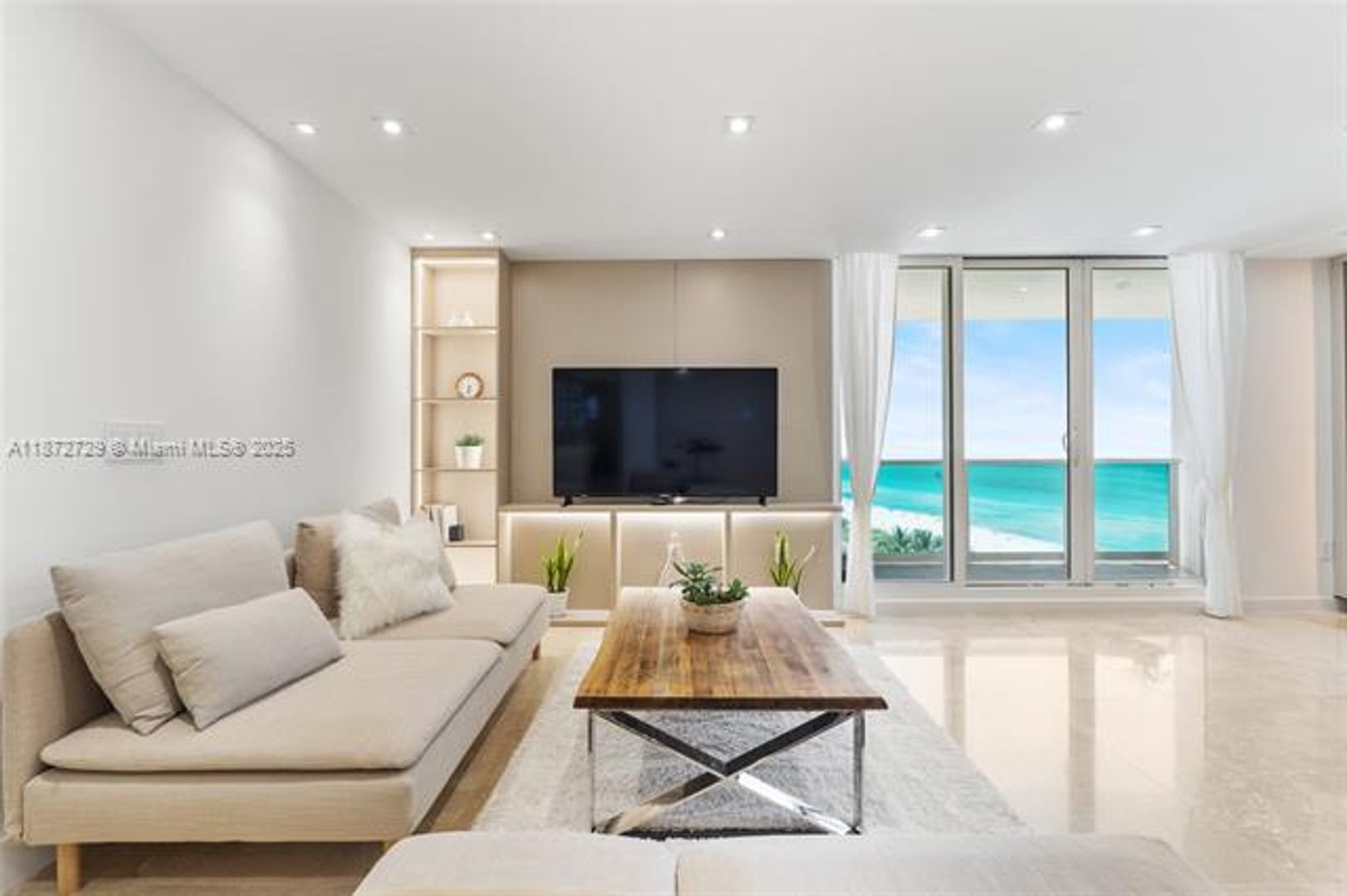 MIAMI BEACH Apartment: 2301 Collins Ave appt 1011-1012