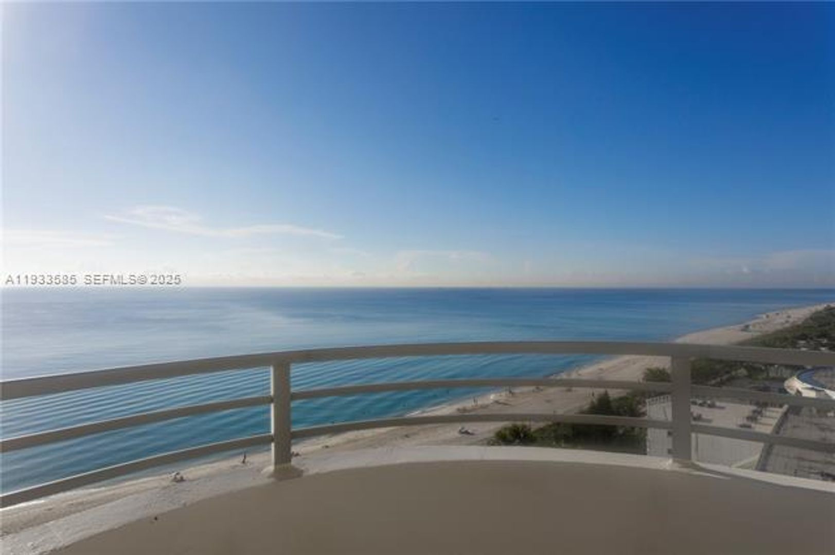 MIAMI BEACH Apartment: 5555 Collins Ave appt 14N